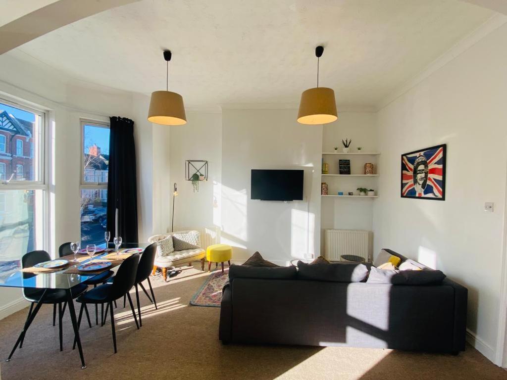 הייסטינגס Unique Sea View Apartment מראה חיצוני תמונה